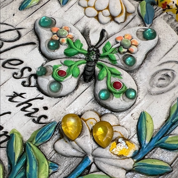 #1178+ Colorful Garden Plaque with Butterfly Design - Picture 3 of 5